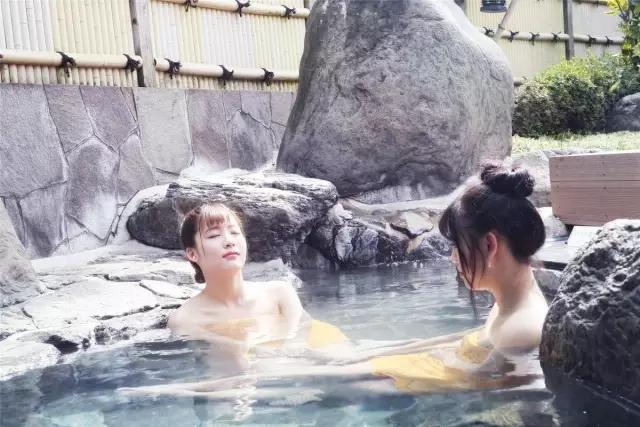 泡温泉的正确打开方法,泡温泉正确打开方式