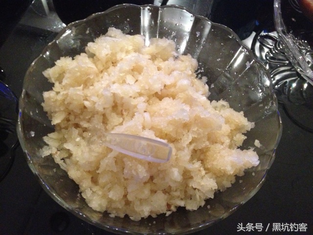 大蒜真能钓鱼吗,大蒜加香醋十三香味精能钓鱼吗