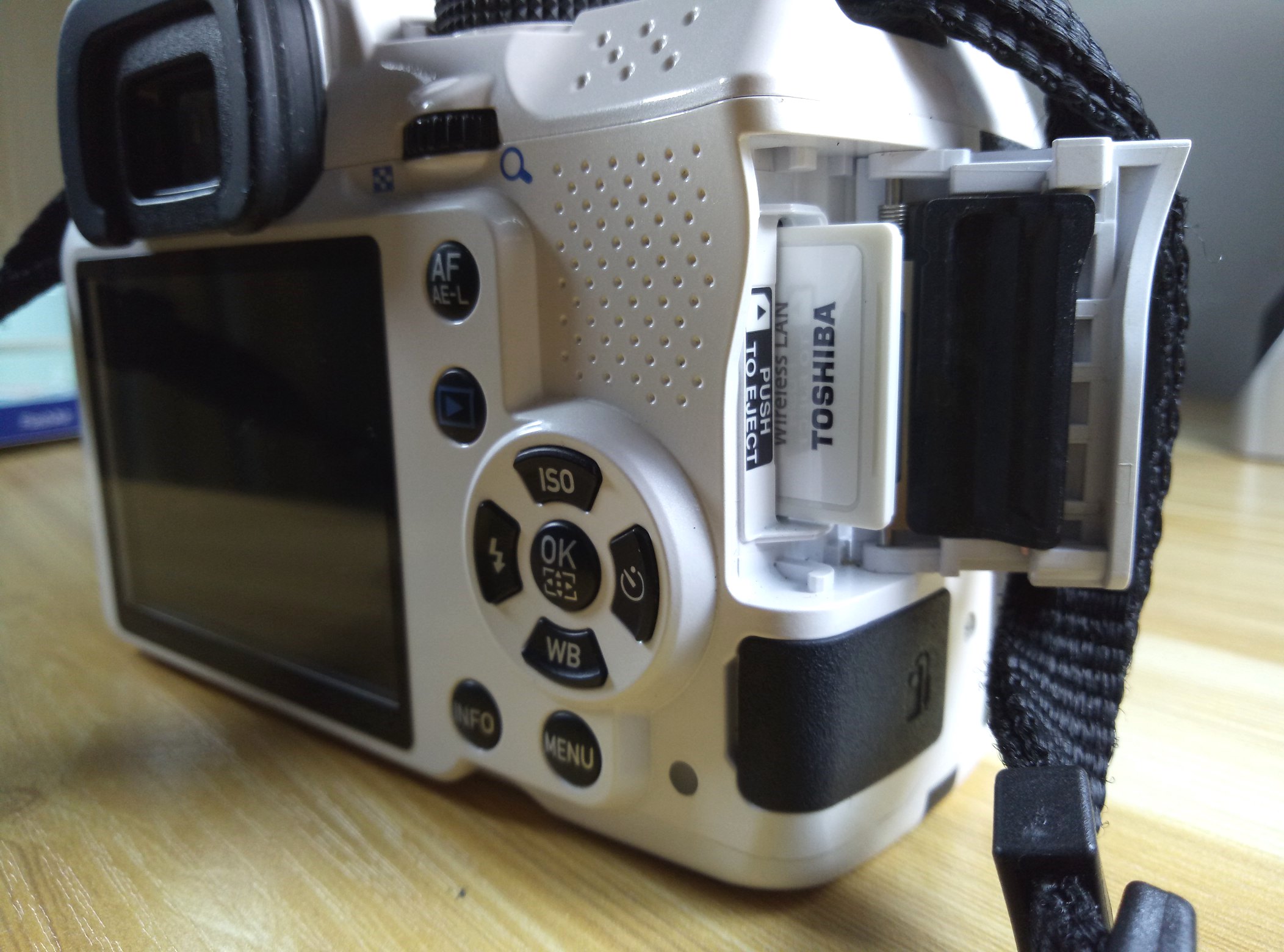 东芝flashair无线sd卡体验,东芝相机存储卡wifi