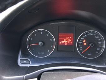 宝来起步转速2000左右正常吗,宝来起步轻点油门转速高怎么回事