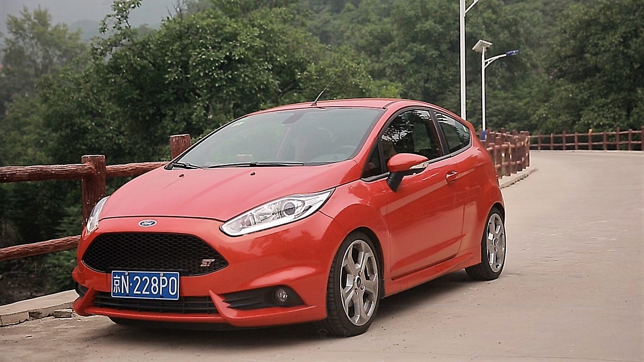 MT、布座椅、没加热、天窗、导航，偏执的选择——嘉年华ST！