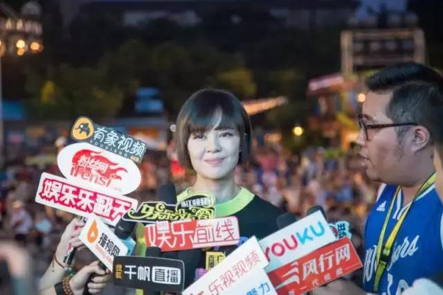 郁可唯烟嗓翻唱,郁可唯唱浪漫一夏