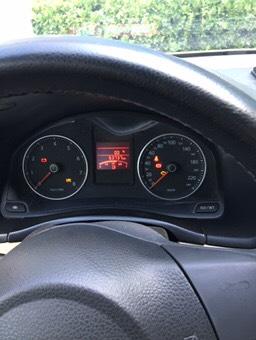 宝来起步转速2000左右正常吗,宝来起步轻点油门转速高怎么回事