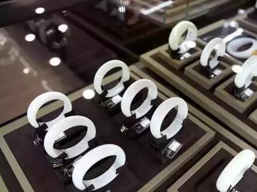 购买珠宝欢迎选购,在旗舰店买的珠宝