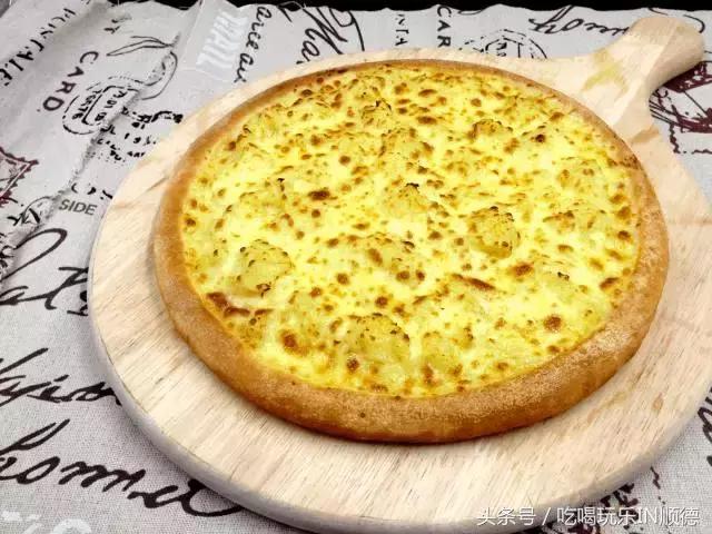 汪涵吴秀波关之琳宋茜刷爆票圈时，这个镶金边的pizza却火了