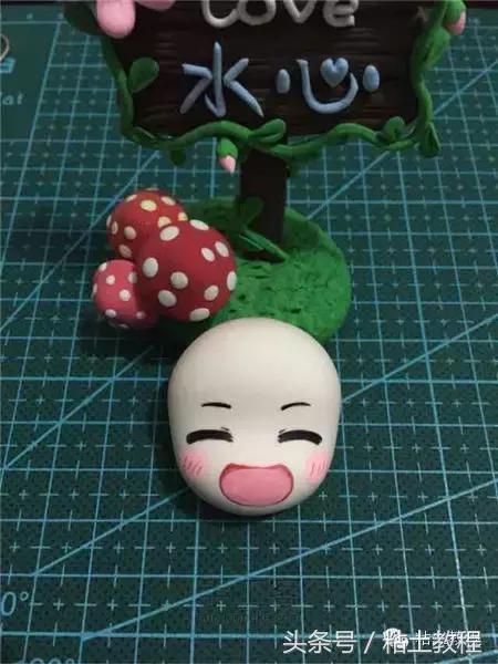 有个整天满地打滚胡吃海塞的小女孩，却人人都喜爱，彩泥手工干物妹小埋教你开心捏起来