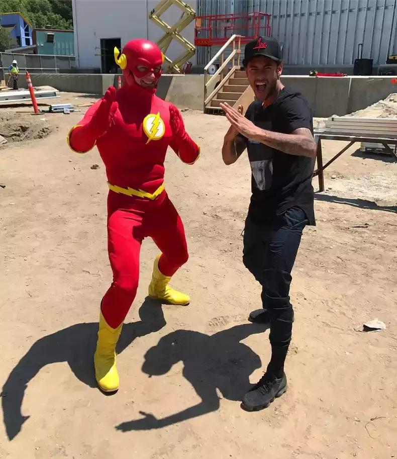 内马尔多大的鞋号,内马尔出过的耐克足球鞋