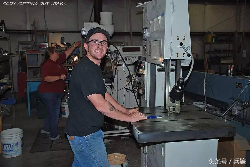 花哨的艺术刀不能比!唯一通过92年美国海豹部队残酷测试的刀具