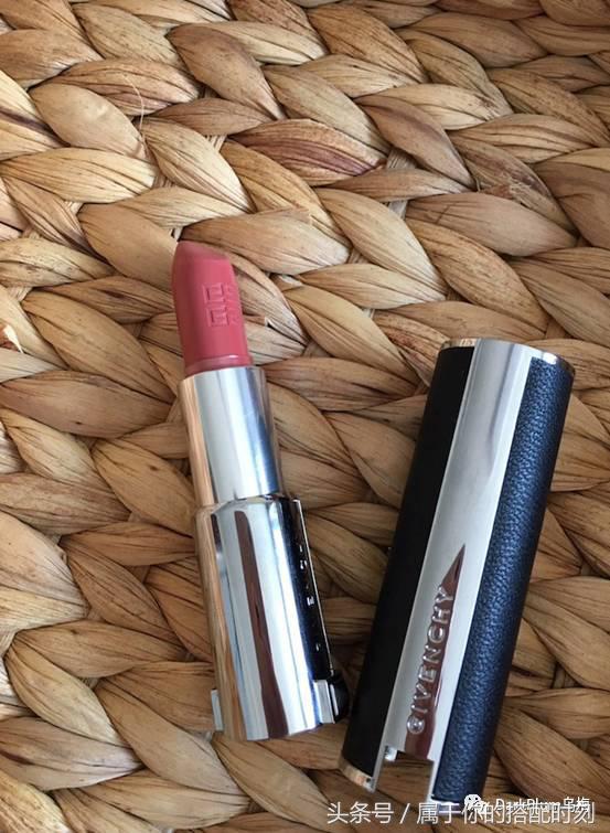 买唇膏保湿滋润补水,买唇膏不油正品