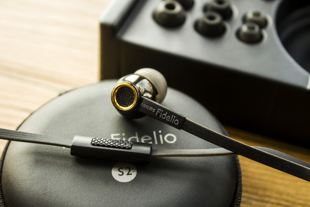 飞利浦FidelioS2，一款音质出色的时尚手机配塞