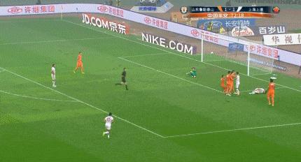 中超赛场爆发大规模冲突,中超赛场大规模冲突场面