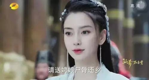 为什么美妆博主的口红都要涂出去 (美妆博主和普通人涂口红哪个好)