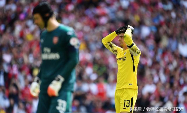 比惨、败人品、下黑脚，这场满是戏剧性的比赛会一直回响不断