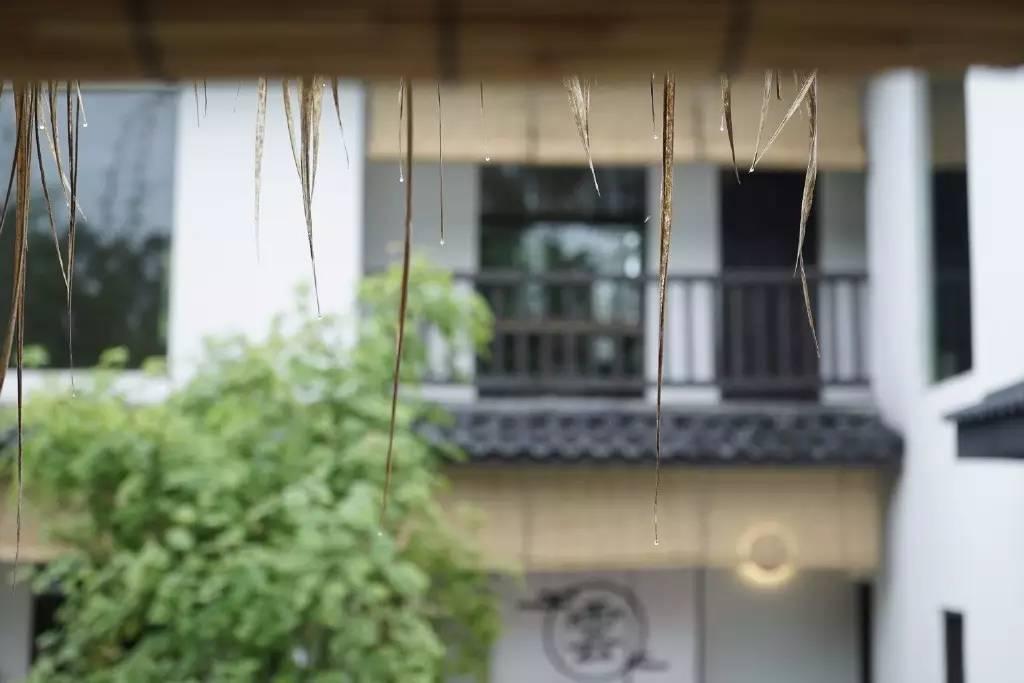 90后帅哥花3000元爆改出租屋后，又买了个破院子