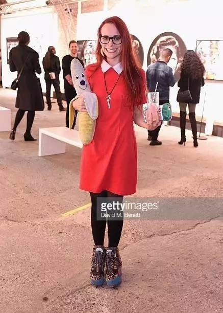 这家店9000件商品全是假货,人们却争相购买