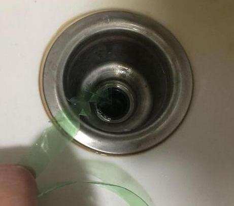 下水道堵塞一个瓶子就可以搞定,下水道堵塞小妙招水瓶