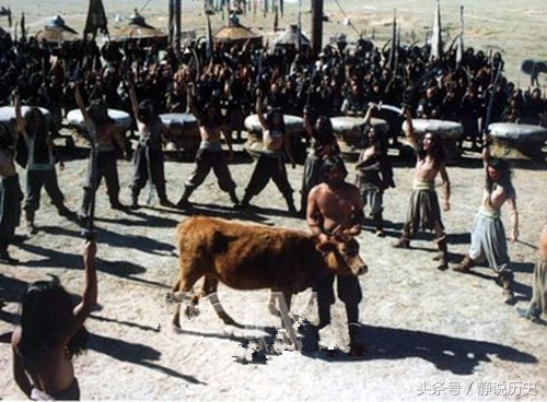 此国以为中国弱，派五万大军挑衅，中国只出动七百人，它流泪跪了