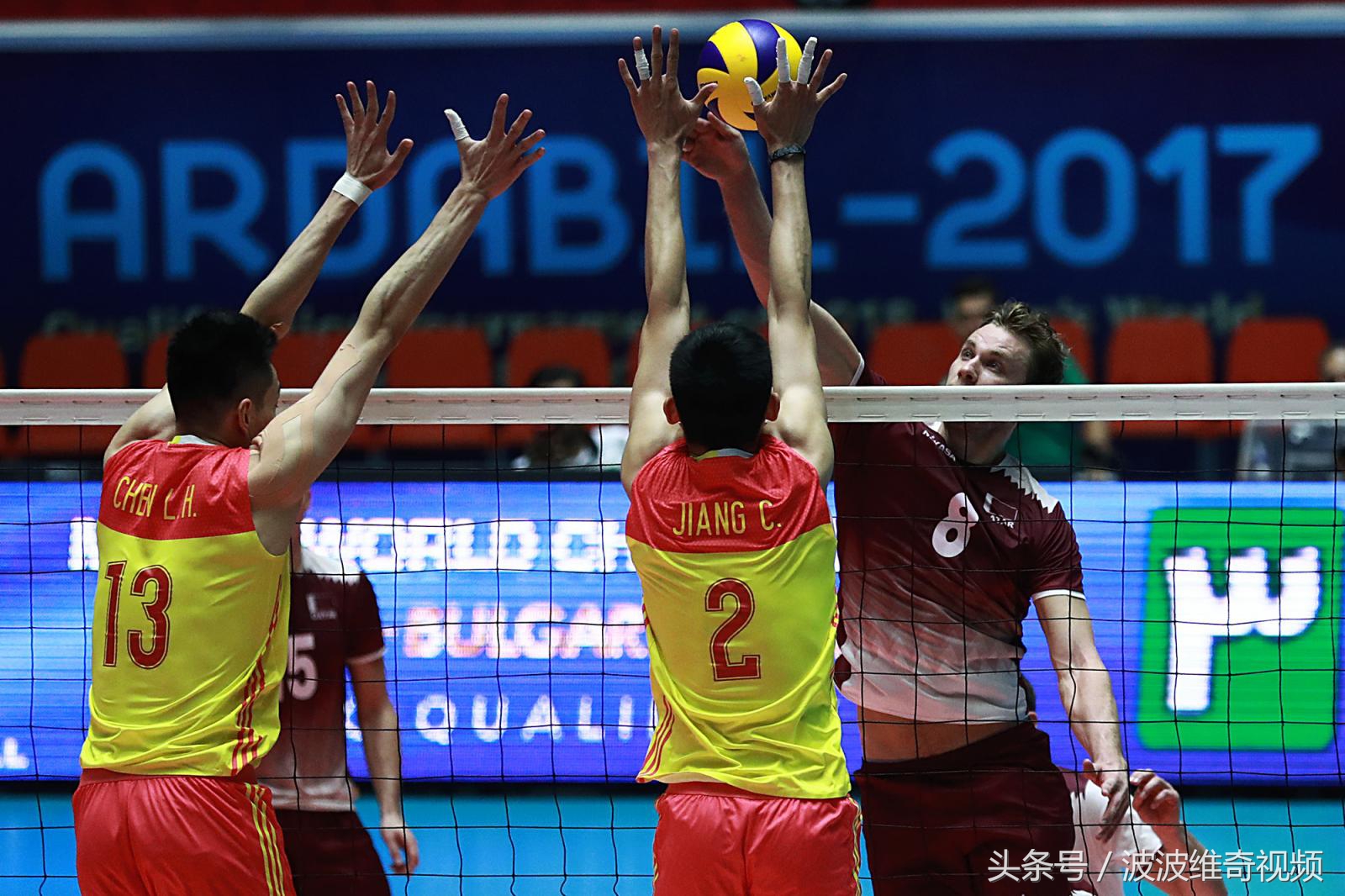 直击男排遭争议判罚！外教质疑鹰眼权威染黄，世预赛死磕伊朗吞蛋