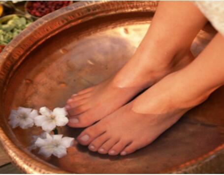 脚气最佳偏方一招解决,脚气小偏方藿香正气水能治脚气吗