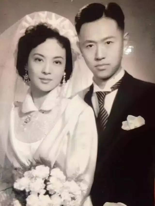 她是绝代美人,从影40余年演绎50多个形象,一生却只爱一个人