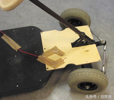 小伙自己动手做迷你电动四轮车,四轮电动小车简易制作