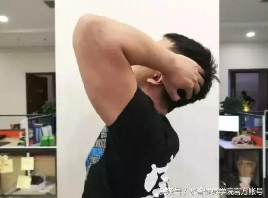 颈部肌肉训练下巴线条,颈部肌肉练粗