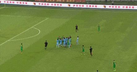中超赛场爆发大规模冲突,中超赛场大规模冲突场面