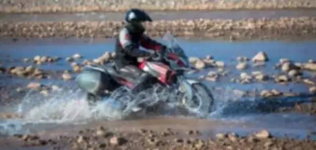 五羊本田猛鸷cb190x有时钟显示吗,猛鸷190对比新大洲本田cb190x