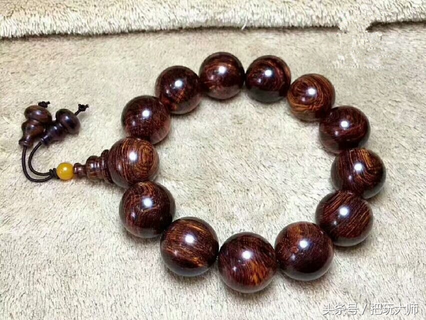 十大最不值钱的木头手串,最贵的木质文玩手串排行榜