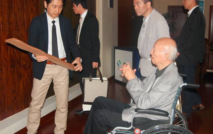 他是一位作家,他是一个作家