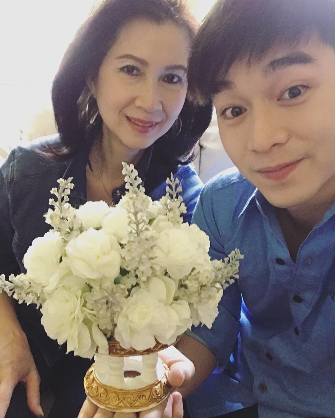 泰国母亲节，来看看泰星与母亲的有爱照片吧！