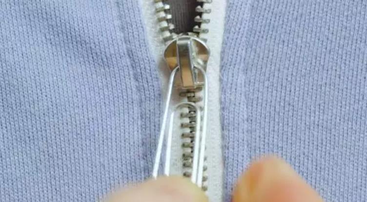 衣服拉链拉不上了怎么办,衣服拉链拉不住了怎么拉顺畅