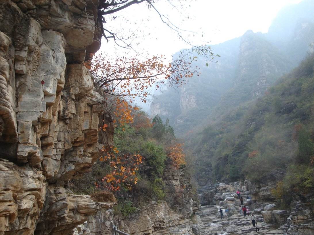 十渡蹦极和青龙峡蹦极哪个好,北京十渡游客蹦极落船