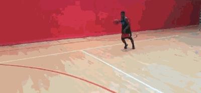 凯里欧文招牌动作过人,篮球教我一招简单过人