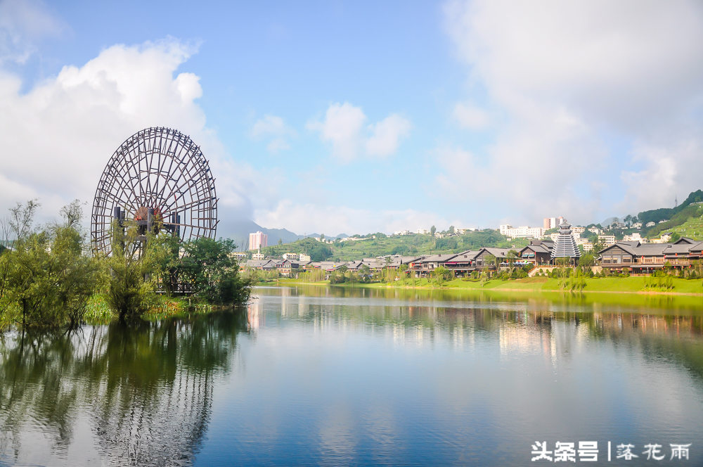 丹寨万达小镇打造综合性旅游景区,贵州丹寨万达小镇十一第一天