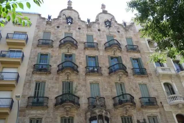 巴塞罗那为何出名,巴塞罗那为什么这么好