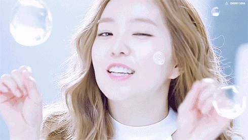 妹子用面膜卸妆，网友直叹隔着屏幕都痛！