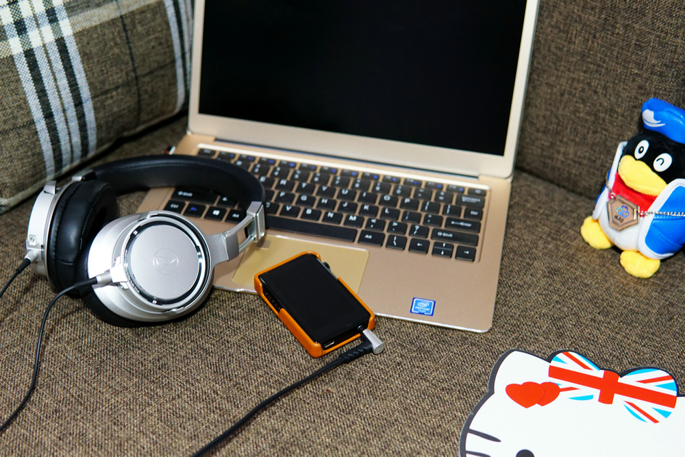 铁三角athsr9头戴式耳机,铁三角ath-twx95.2蓝牙耳机测评