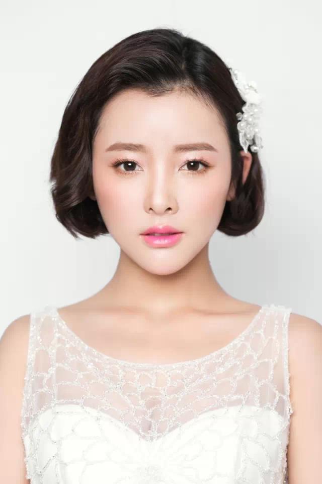 中式新娘造型齐耳短发,短发秀禾新娘婚纱照造型