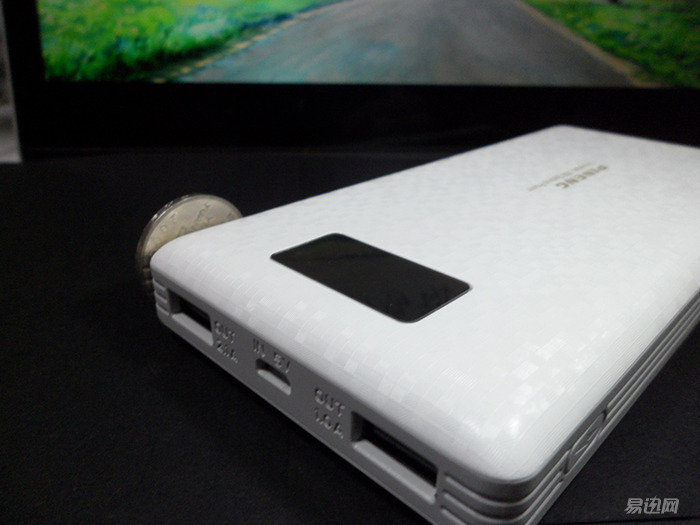 物美价廉最值得购买的移动电源,值得购买的大电池手机