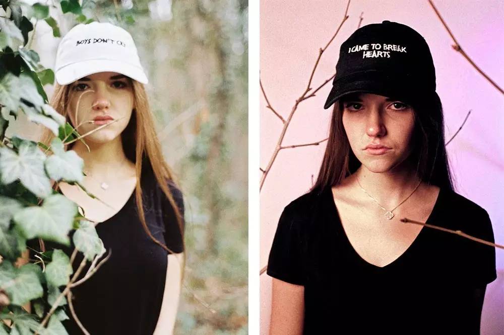 蕾哈娜巴黎造型,蕾哈娜设计衣服