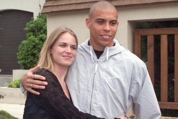 足球队高峰的妻子,足球高峰的老婆是谁