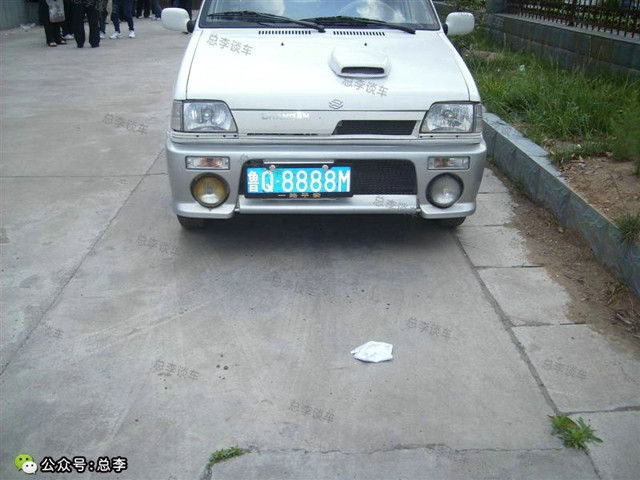 湖北最牛奥拓，开在大街上回头率不低，霸气车牌，让多少豪车羡慕