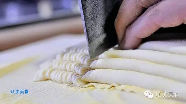 山东小伙创建了”烧+烤“新模式，玩活沈阳长白社区小餐饮