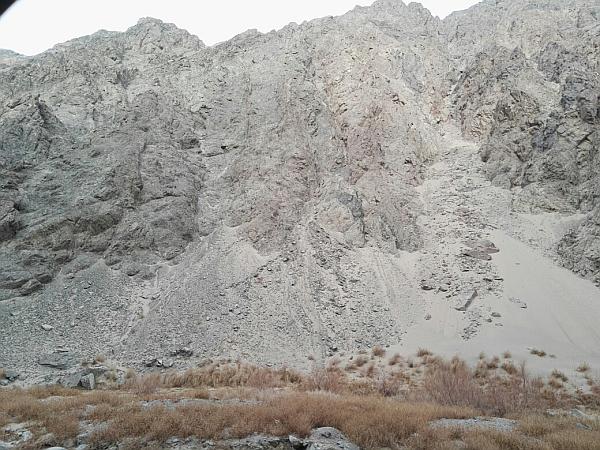 两位60岁老人去旅游,60后老俩口自驾穿越罗布泊无人区