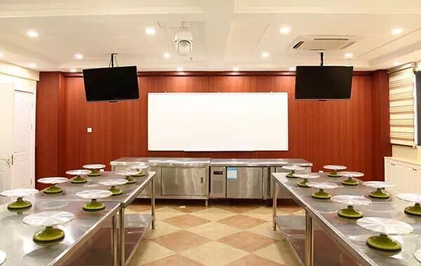 烘焙培训学校推荐欧米奇西点学校,学烘焙西点到哪个学校比较靠谱