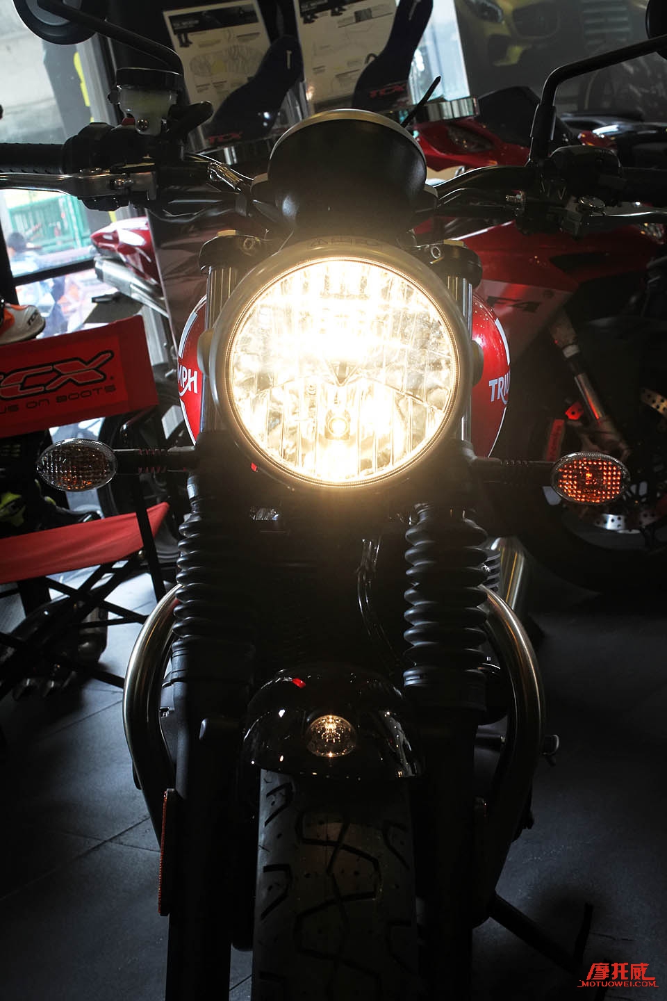 凯旋bonneville1200,凯旋bonneville红色