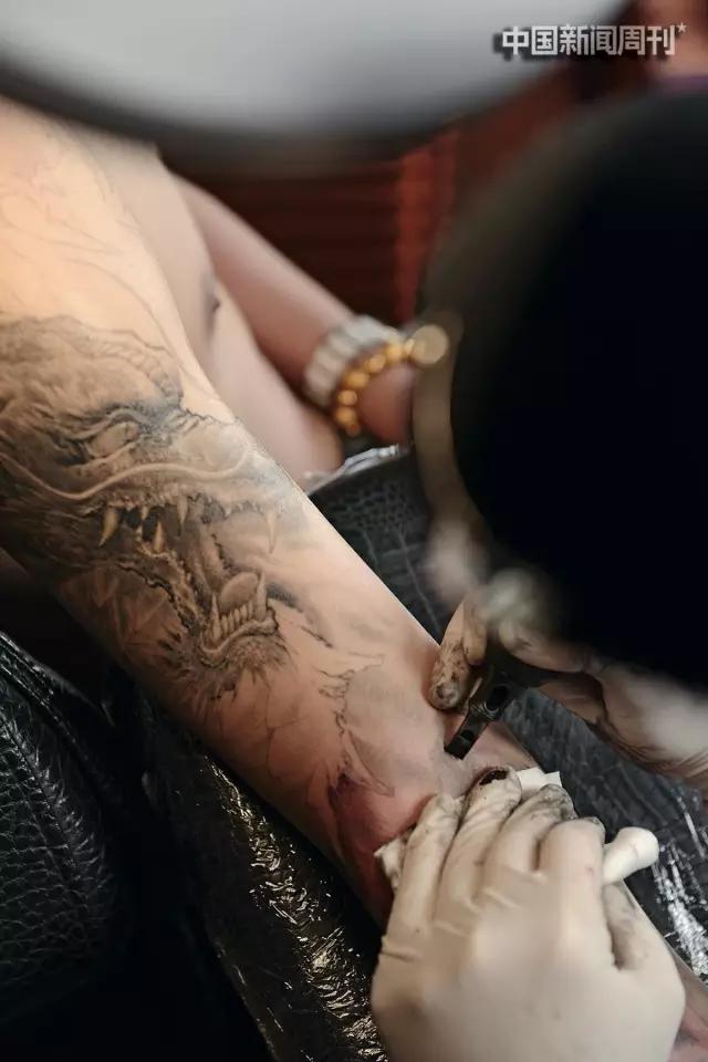 张扬身上的纹身花臂,张扬的纹身高清图片