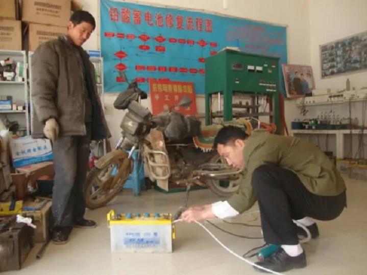 蓄电池保养的正确方法,蓄电池维护与保养注意事项