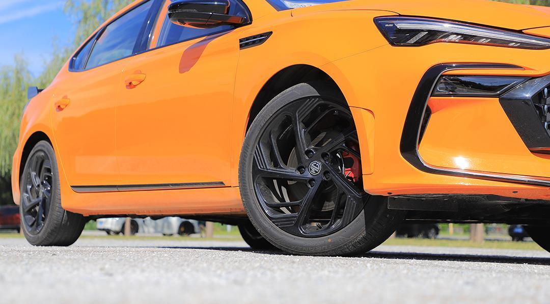 名爵mg6pro实际跑山路,名爵mg6pro豪华版都有点什么配置